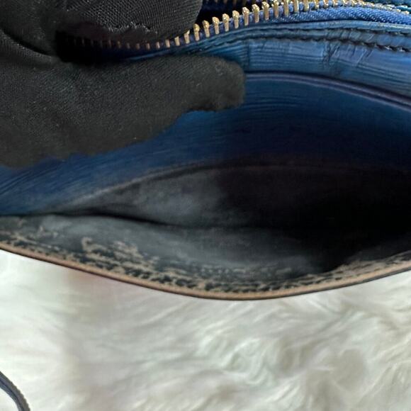 Authentic Louis Vuitton Epi Jeune Fille Leather Crossbody Shoulder Bag - Picture 14 of 15